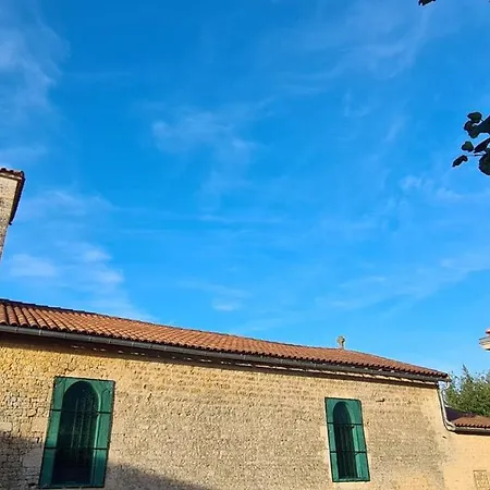 Δωμάτια σε οικογενειακή κατοικία Maison De L'imperatrice - Empress House Mougon